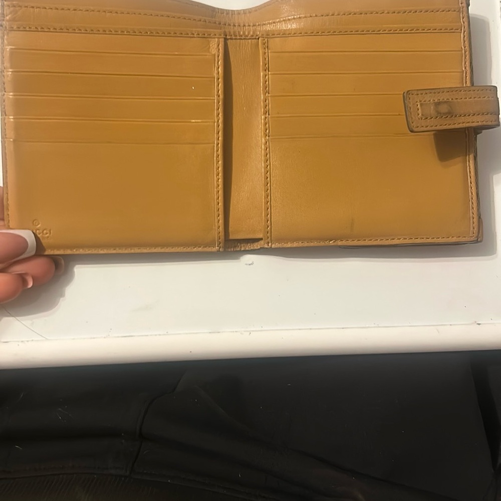 Gucci Brown Monogram Wallet with Iconic GG Pattern - Picture 3 of 9